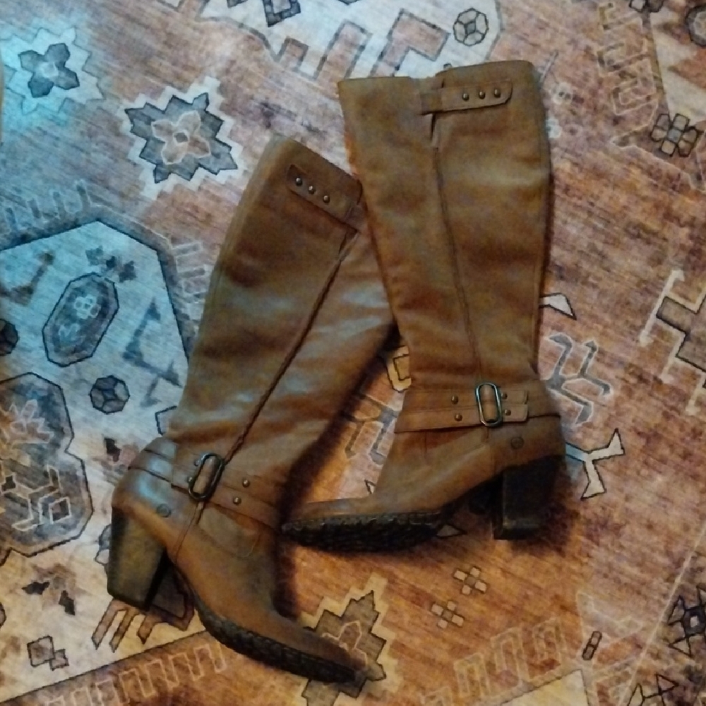 Tan Heeled Boots with Buckle Detail